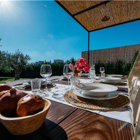 6 bedroom villa with heated pool in Modica, sleeps 18